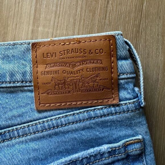 Levi’s Premium Straight Fit Wedgie High Rise Women’s Light Wash Blue Jeans Sz 27 - Picture 9 of 13